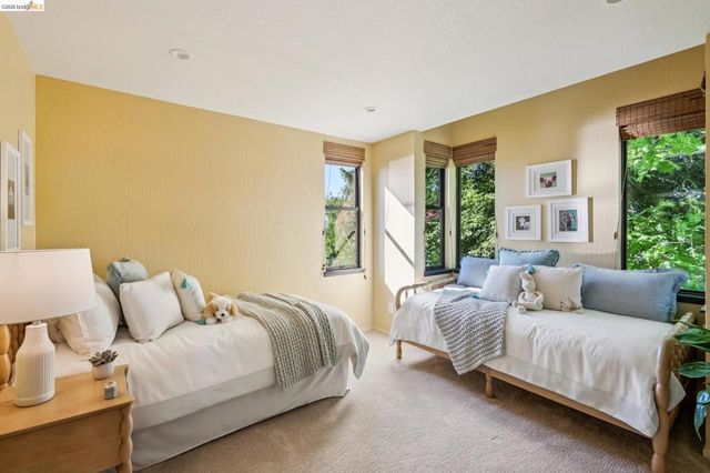 576 Vistamont Ave, Berkeley, CA 94708