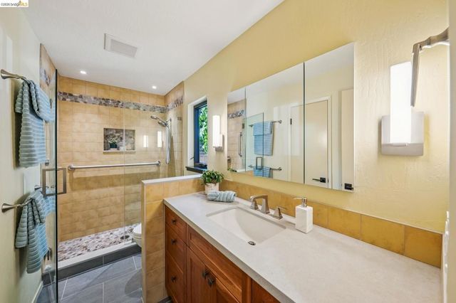 576 Vistamont Ave, Berkeley, CA 94708