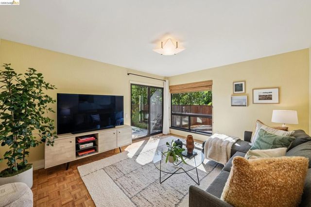 576 Vistamont Ave, Berkeley, CA 94708