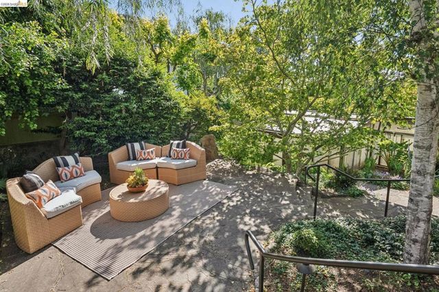 576 Vistamont Ave, Berkeley, CA 94708
