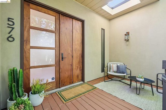 576 Vistamont Ave, Berkeley, CA 94708