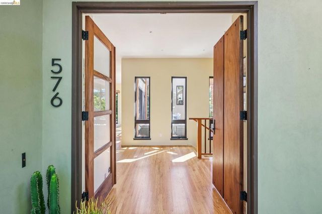 576 Vistamont Ave, Berkeley, CA 94708