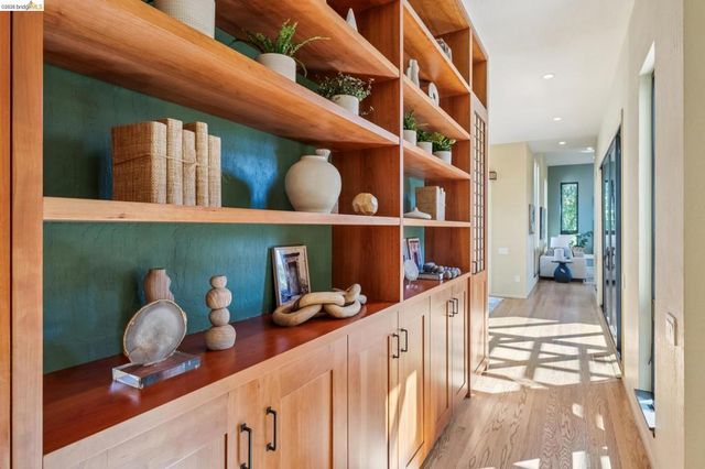 576 Vistamont Ave, Berkeley, CA 94708