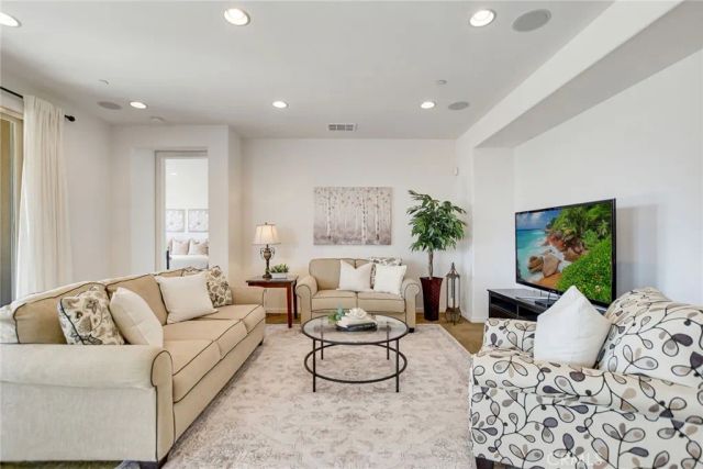 864 E Manresa Drive, Azusa, CA 91702