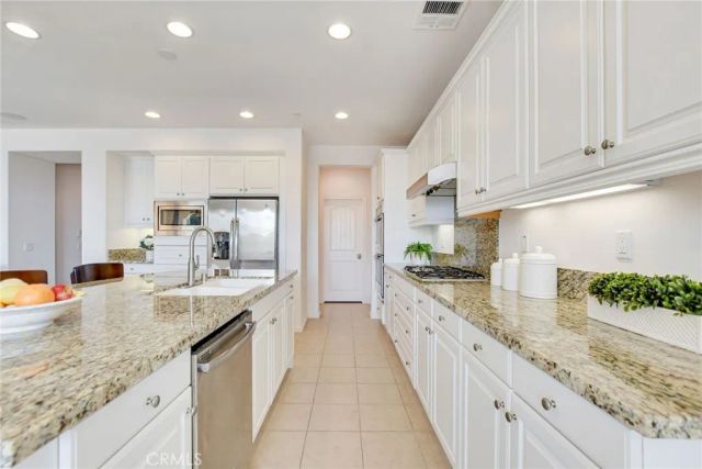 864 E Manresa Drive, Azusa, CA 91702
