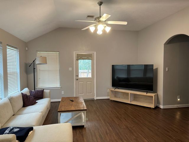 419 Oak Chase Drive, Conroe, TX 77304