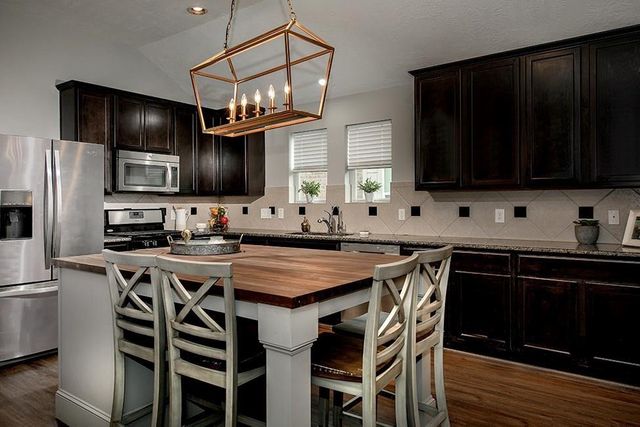 419 Oak Chase Drive, Conroe, TX 77304