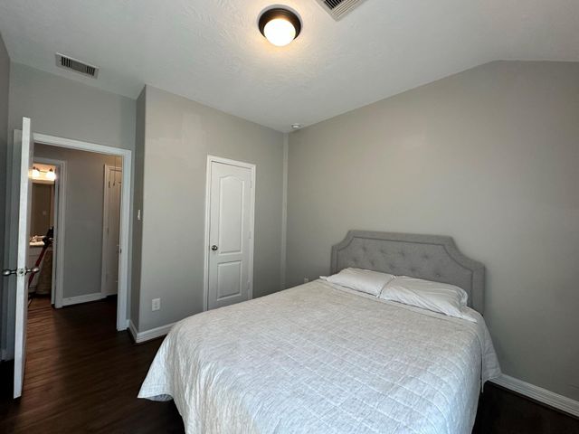 419 Oak Chase Drive, Conroe, TX 77304