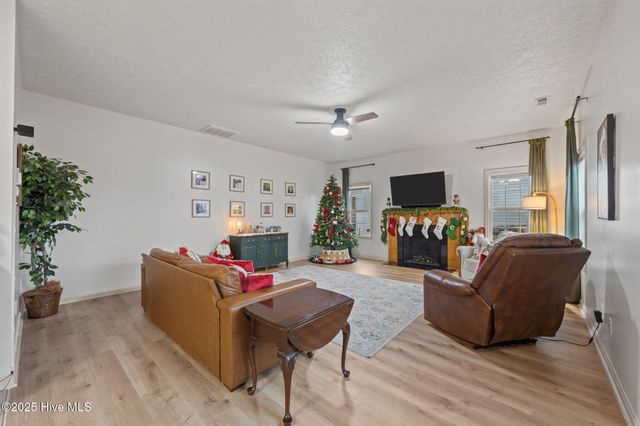 113 Long Pond Drive, Sneads Ferry, NC 28460