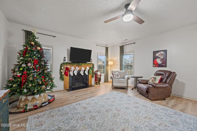 113 Long Pond Drive, Sneads Ferry, NC 28460