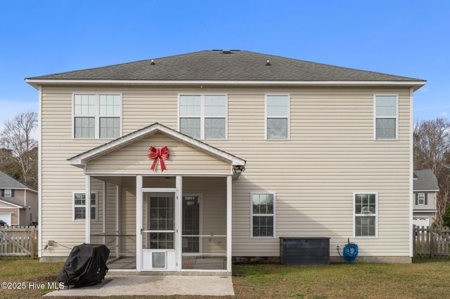 113 Long Pond Drive, Sneads Ferry, NC 28460