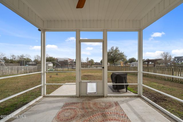 113 Long Pond Drive, Sneads Ferry, NC 28460