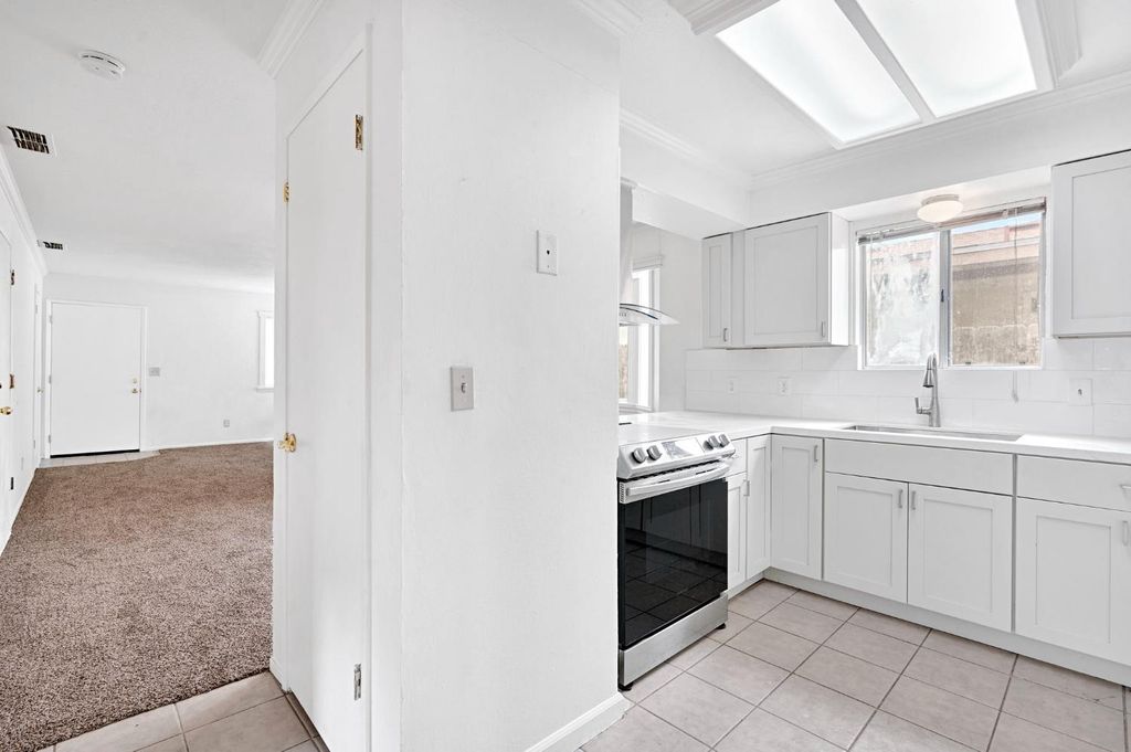 Image 10 of property listing at 4466 N Cornelia Avenue, Fresno, CA 93722