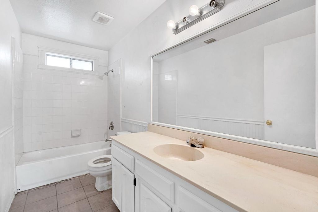 Image 16 of property listing at 4466 N Cornelia Avenue, Fresno, CA 93722