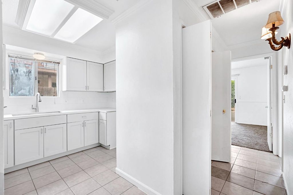 Image 9 of property listing at 4466 N Cornelia Avenue, Fresno, CA 93722