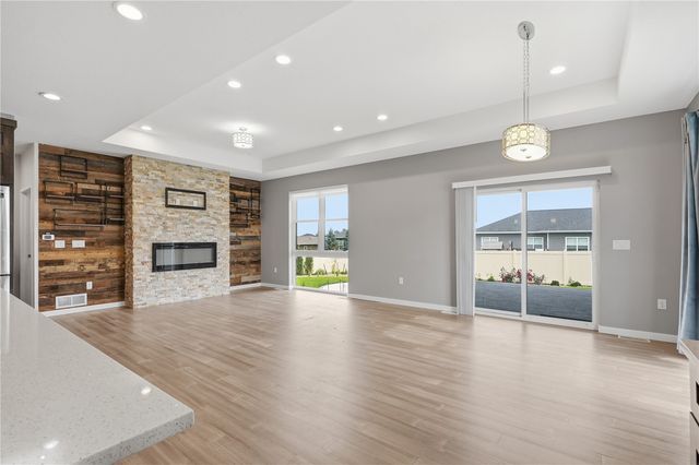 2013 Reese Road, Cedar Falls, IA 50613