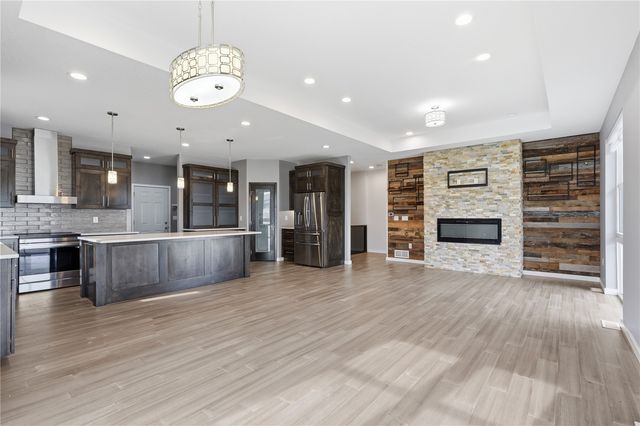 2013 Reese Road, Cedar Falls, IA 50613