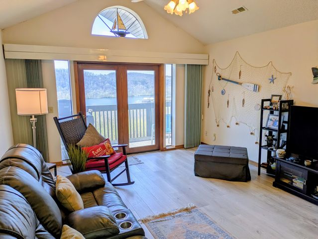 150 Sunken Forest Dr. 7-202, Forsyth, MO 65653