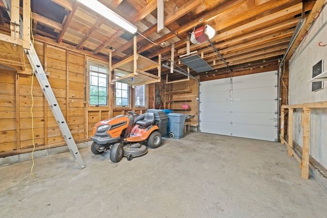 42 Old Barnstable Rd, Falmouth, MA 02536