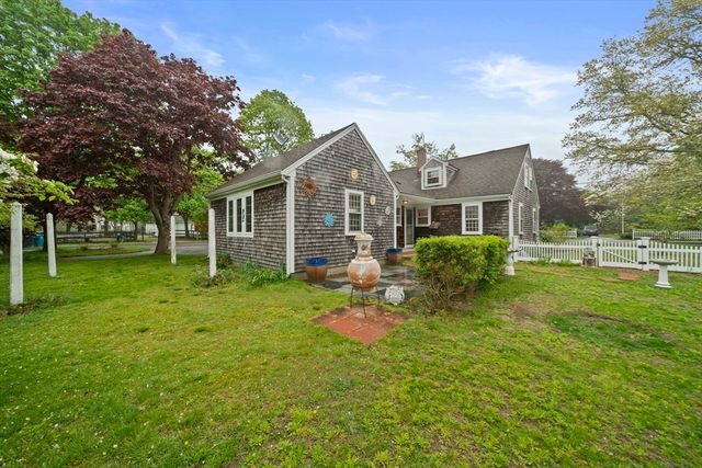 42 Old Barnstable Rd, Falmouth, MA 02536