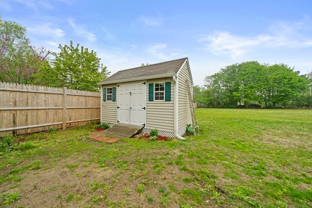 42 Old Barnstable Rd, Falmouth, MA 02536