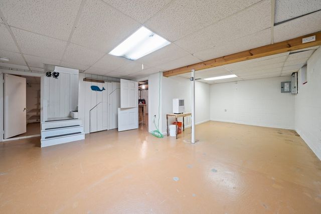 42 Old Barnstable Rd, Falmouth, MA 02536