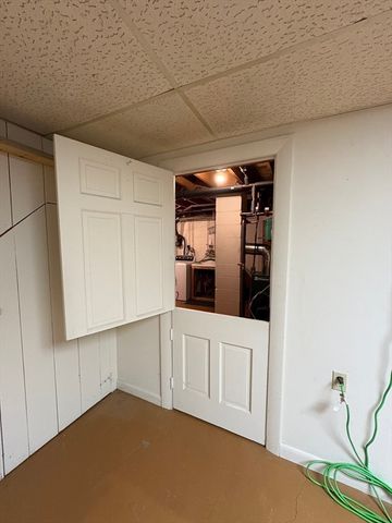 42 Old Barnstable Rd, Falmouth, MA 02536