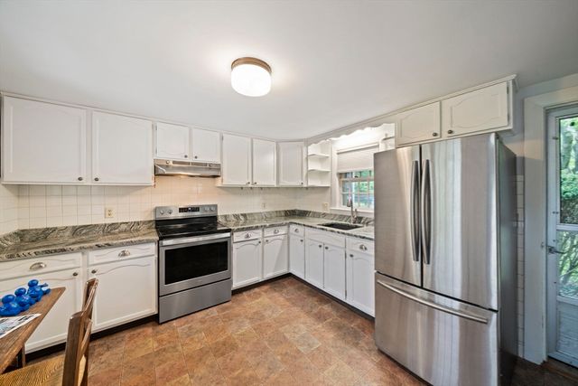 42 Old Barnstable Rd, Falmouth, MA 02536