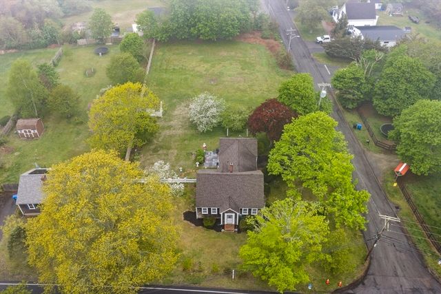 42 Old Barnstable Rd, Falmouth, MA 02536