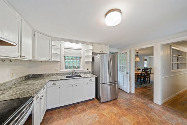 42 Old Barnstable Rd, Falmouth, MA 02536