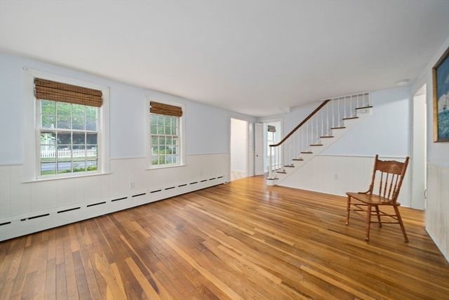 42 Old Barnstable Rd, Falmouth, MA 02536
