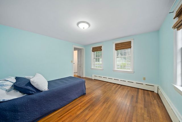 42 Old Barnstable Rd, Falmouth, MA 02536