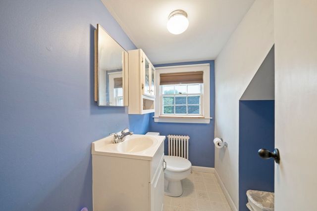 42 Old Barnstable Rd, Falmouth, MA 02536