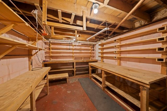 42 Old Barnstable Rd, Falmouth, MA 02536