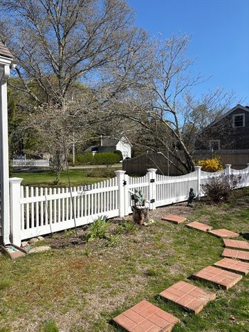 42 Old Barnstable Rd, Falmouth, MA 02536