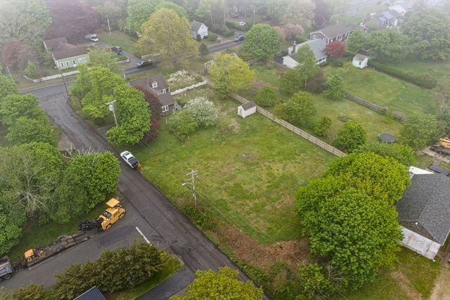 42 Old Barnstable Rd, Falmouth, MA 02536