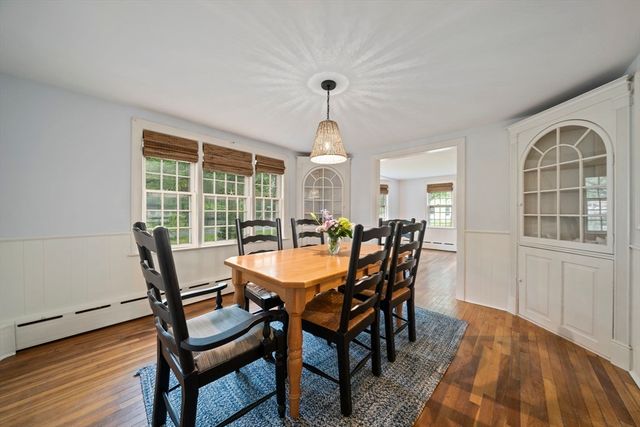 42 Old Barnstable Rd, Falmouth, MA 02536