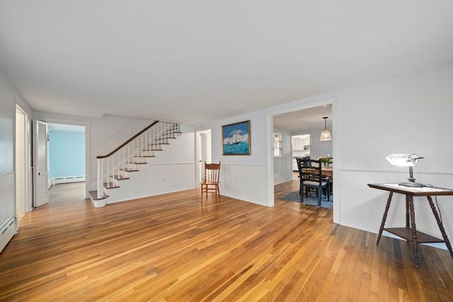 42 Old Barnstable Rd, Falmouth, MA 02536