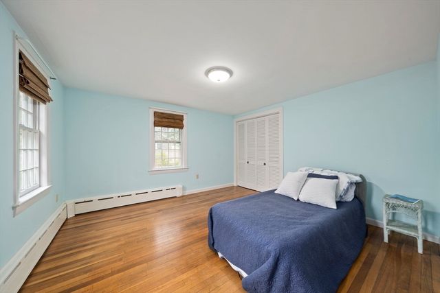 42 Old Barnstable Rd, Falmouth, MA 02536