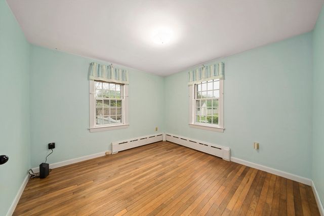42 Old Barnstable Rd, Falmouth, MA 02536