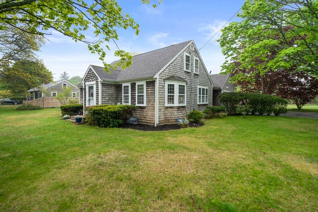 42 Old Barnstable Rd, Falmouth, MA 02536