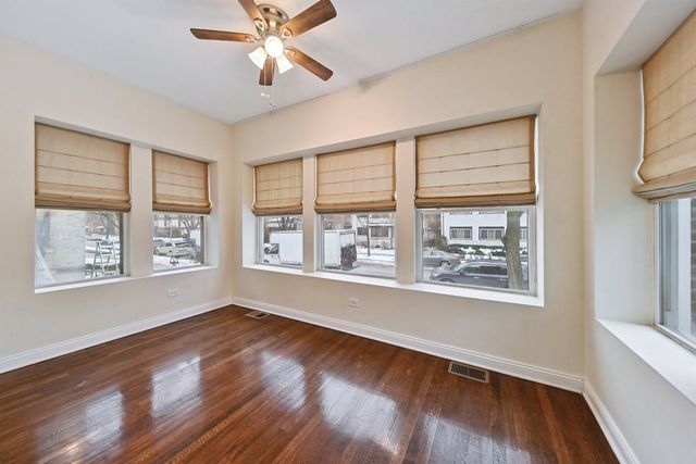 6818 S Chappel Avenue, Chicago, IL 60649