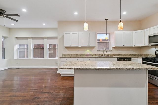 6818 S Chappel Avenue, Chicago, IL 60649