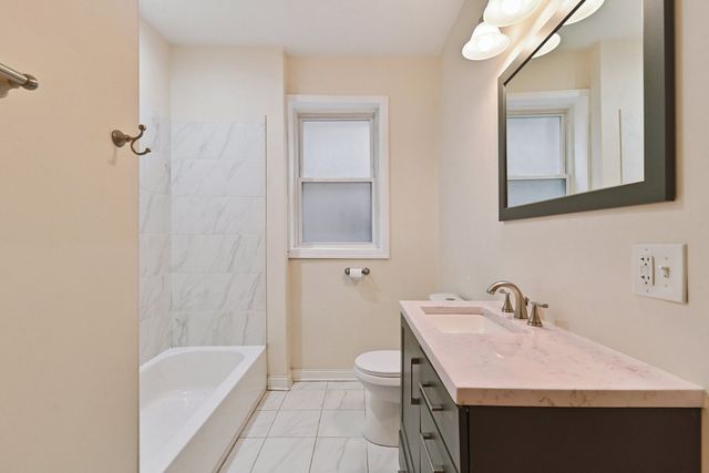 6818 S Chappel Avenue, Chicago, IL 60649