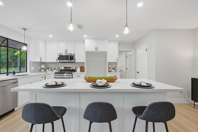 2534 Garfield Ave, Carmichael, CA 95608