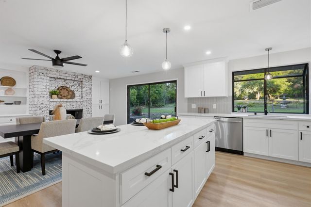 2534 Garfield Ave, Carmichael, CA 95608