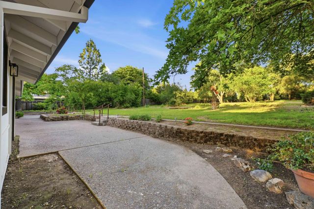 2534 Garfield Ave, Carmichael, CA 95608