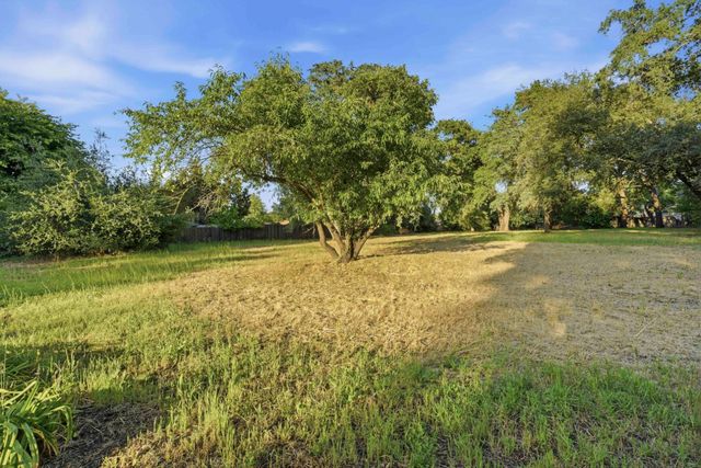 2534 Garfield Ave, Carmichael, CA 95608