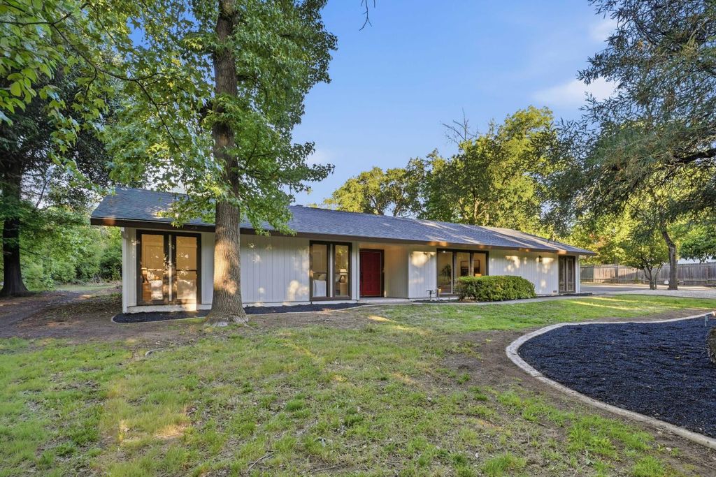 2534 Garfield Ave, Carmichael, CA 95608