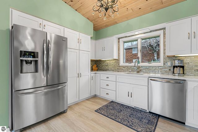 5529 Heritage Way, Traverse City, MI 49685